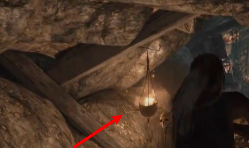 古墓丽影9怎么拿出火把